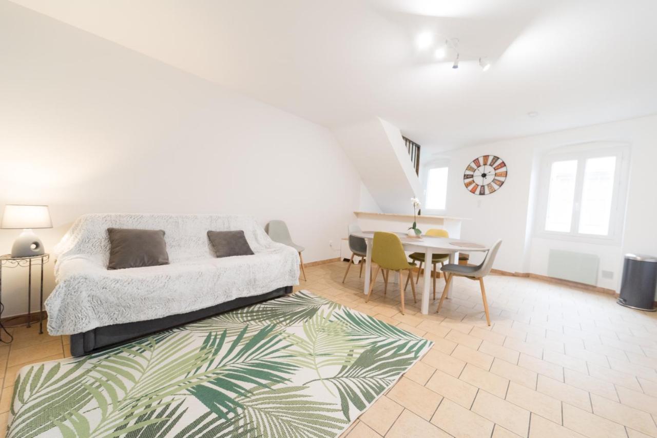 Appartement Ravissant Triplex et Duplex au Centre de Pont St Esprit Extérieur photo