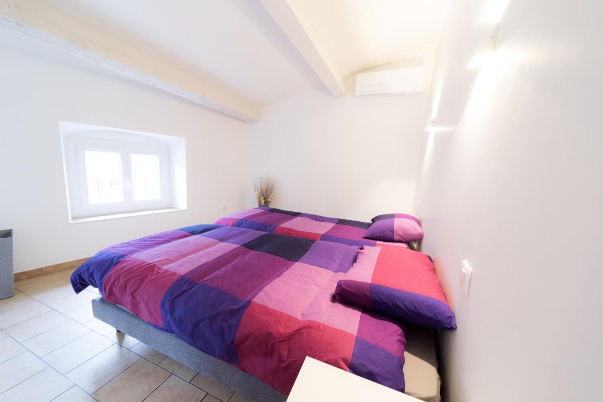 Appartement Ravissant Triplex et Duplex au Centre de Pont St Esprit Extérieur photo