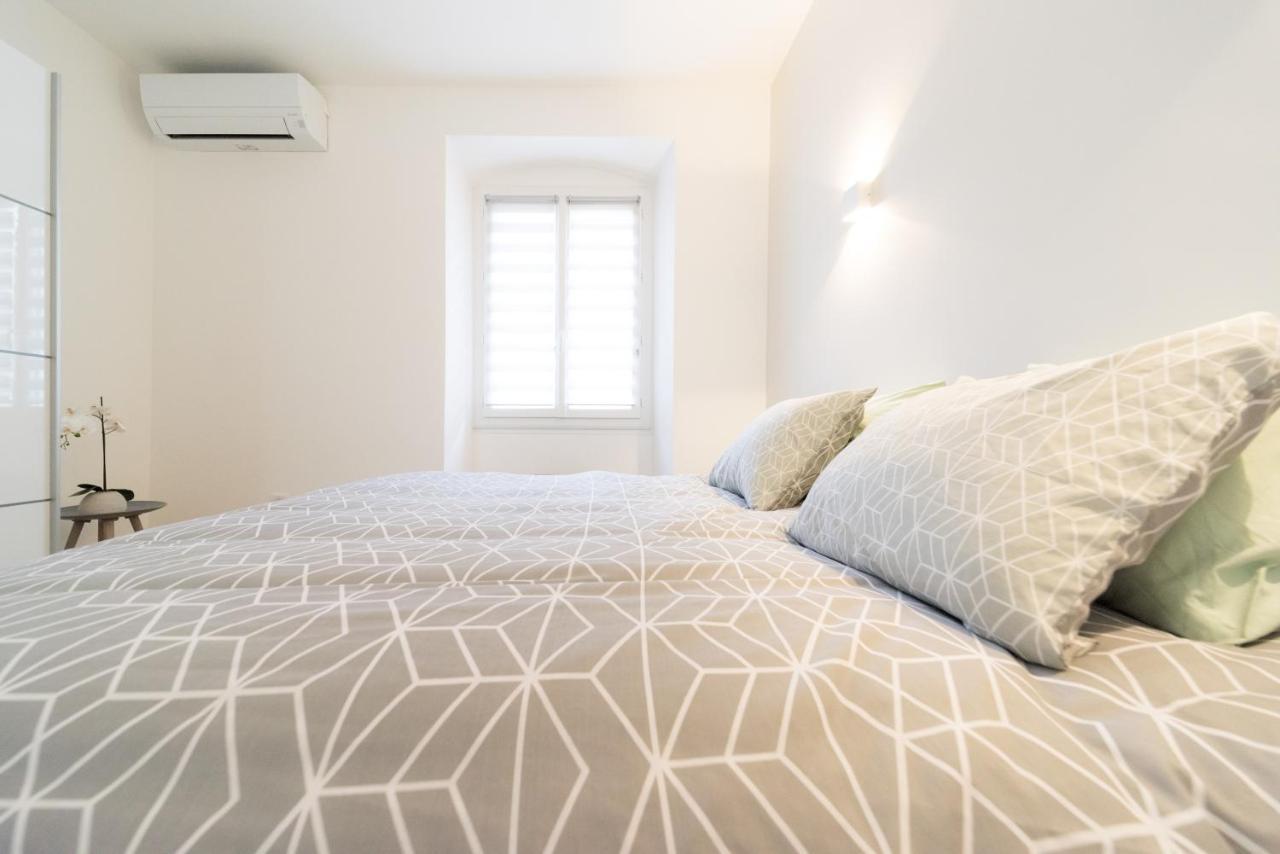 Appartement Ravissant Triplex et Duplex au Centre de Pont St Esprit Extérieur photo