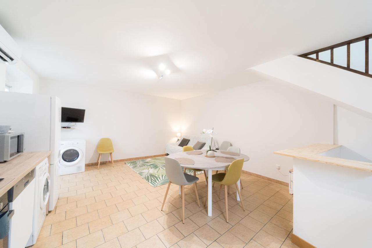 Appartement Ravissant Triplex et Duplex au Centre de Pont St Esprit Extérieur photo
